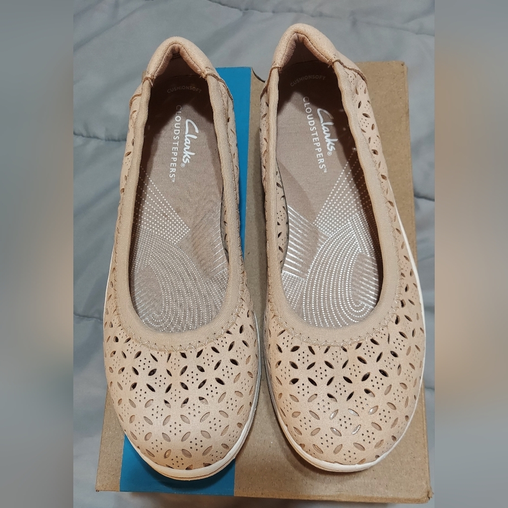 Clarks Cloudsteppers Breeze Roam Cut Out Beige Flats NWT Women's Size 6.5 Preppy - Picture 7 of 7